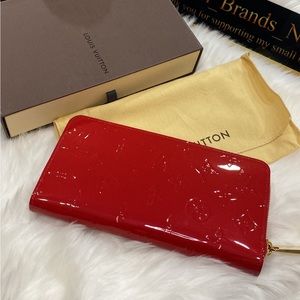 LOUIS VUITTON ZIPPY WALLET